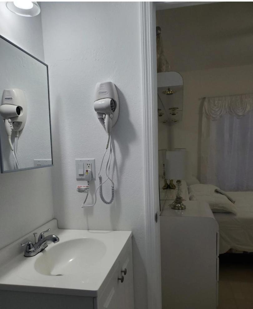 B1 Best Value On Private Bedroom With Private Bathroom In Little Havana, 마이애미 외부 사진